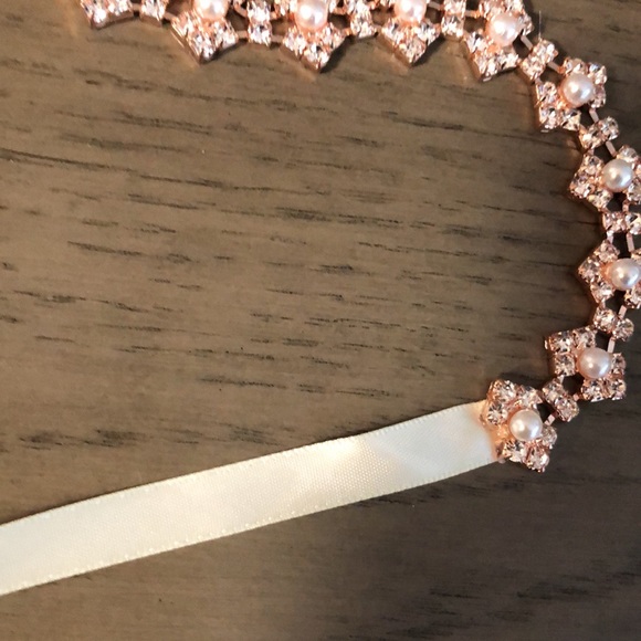 Super cute gold rhinestone ribbon headband - Picture 3 of 5